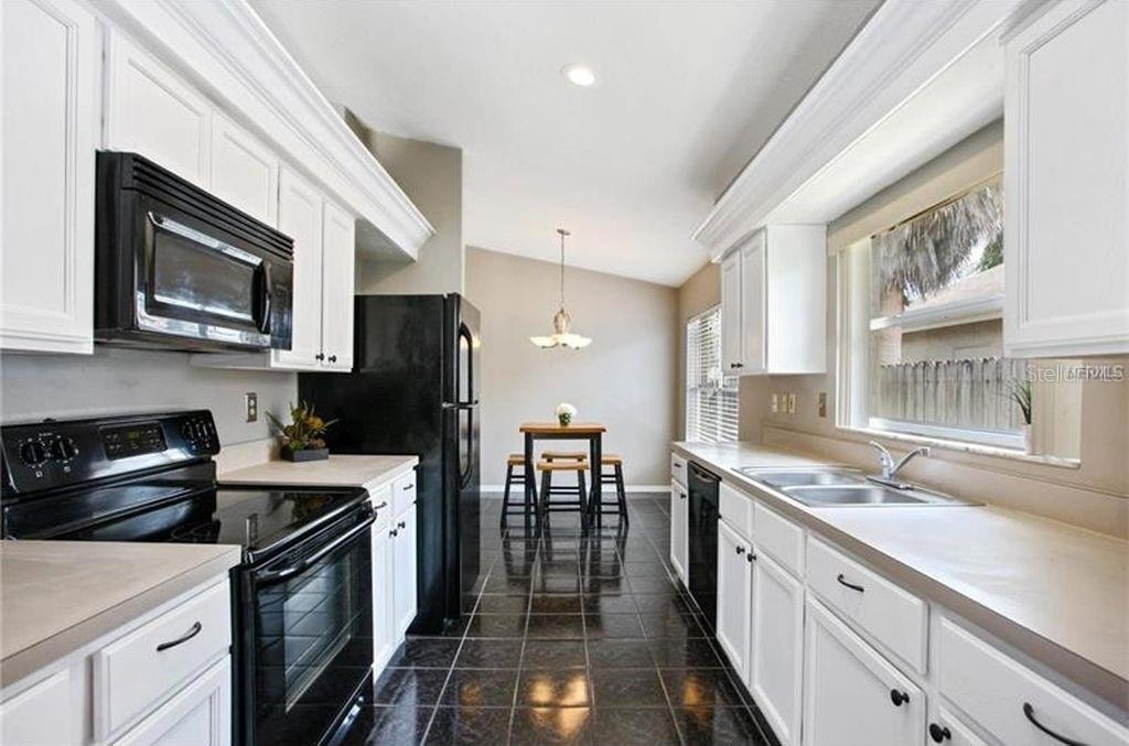 2003 Goldendale Court - Photo 4