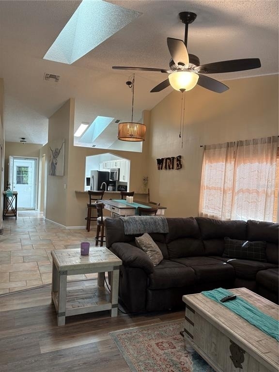 571 Milburne Close - Photo 5