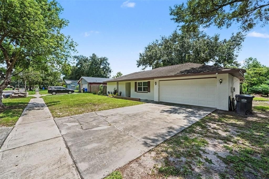 1913 Cedarbrooke Drive - Photo 4