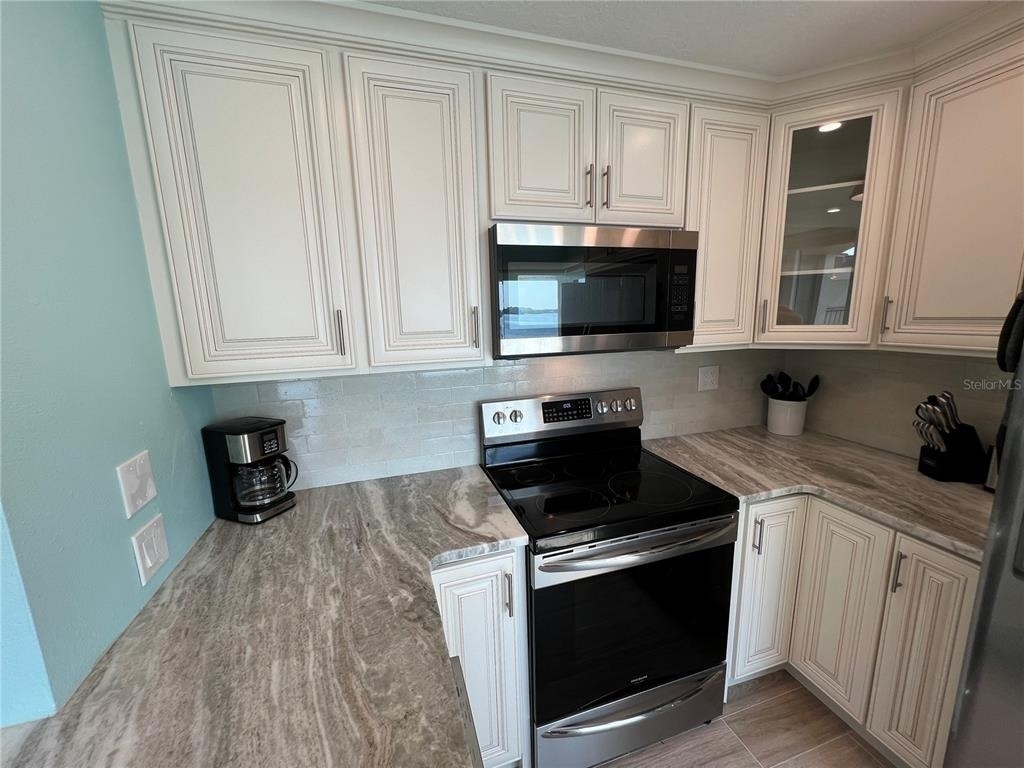 5541 Puerta Del Sol Boulevard S - Photo 10