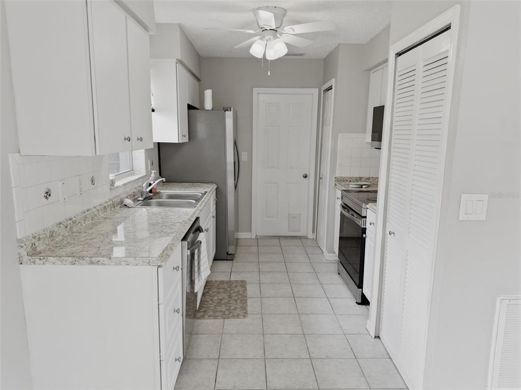 2202 Godfrey Avenue - Photo 10