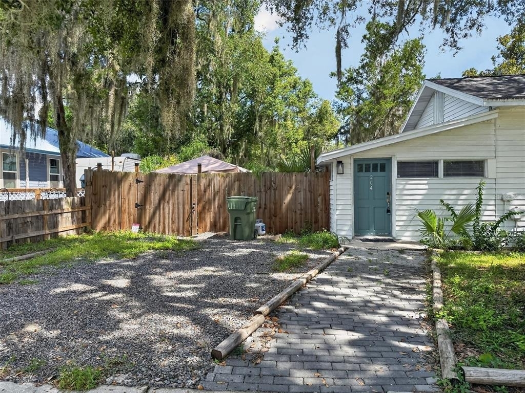 325 S 2nd Street - Photo 1