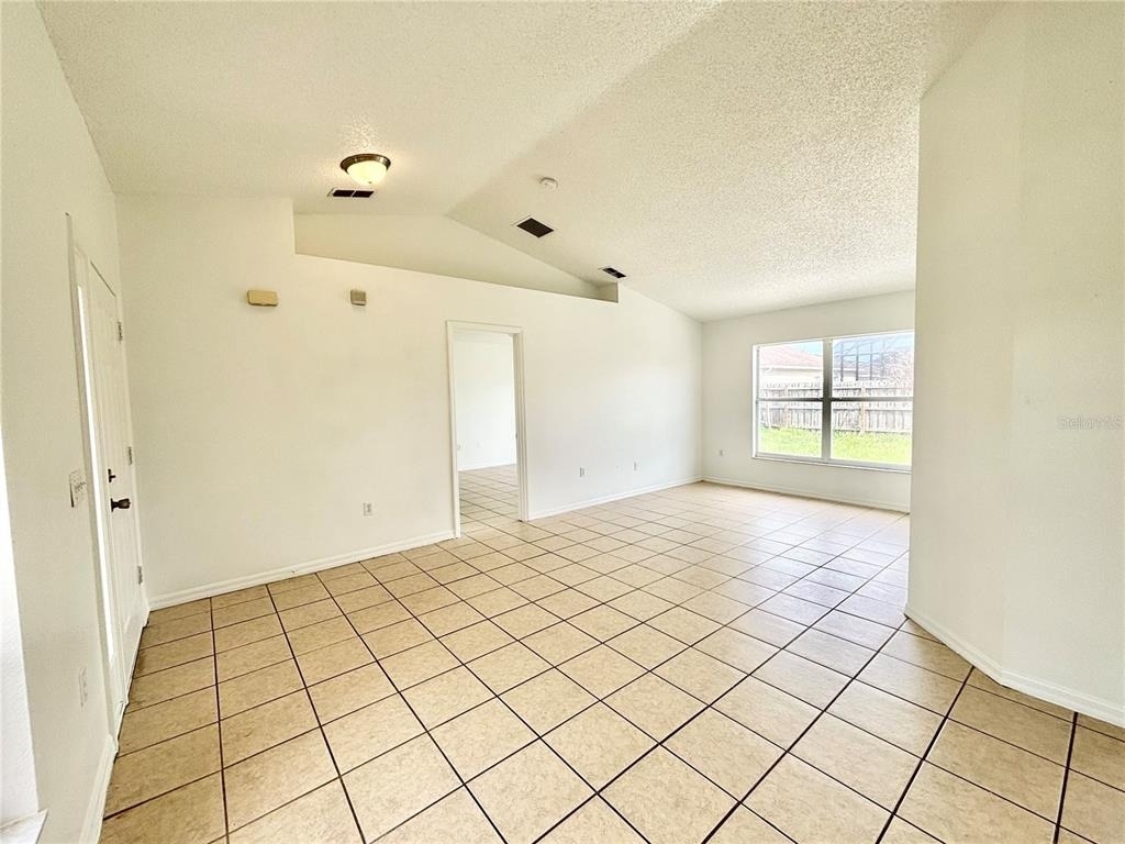 362 Aylesbury Court - Photo 2