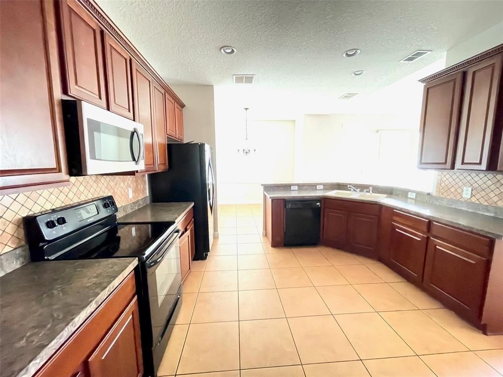 1023 Whirlaway Drive - Photo 3