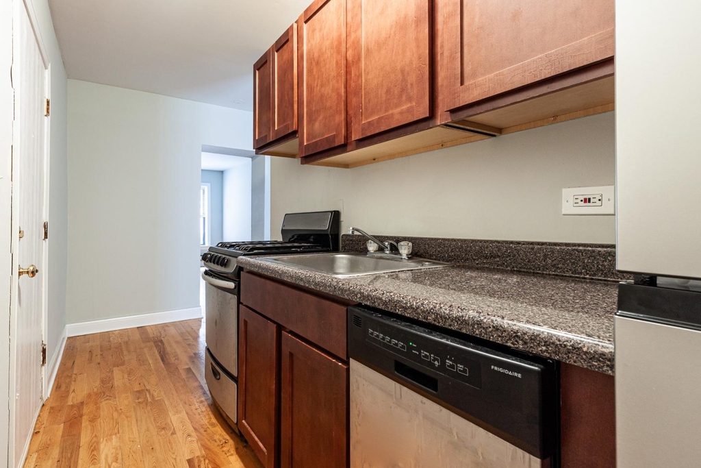 817 West Cornelia Avenue - Photo 7