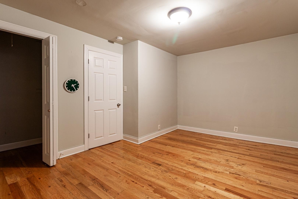 817 West Cornelia Avenue - Photo 10