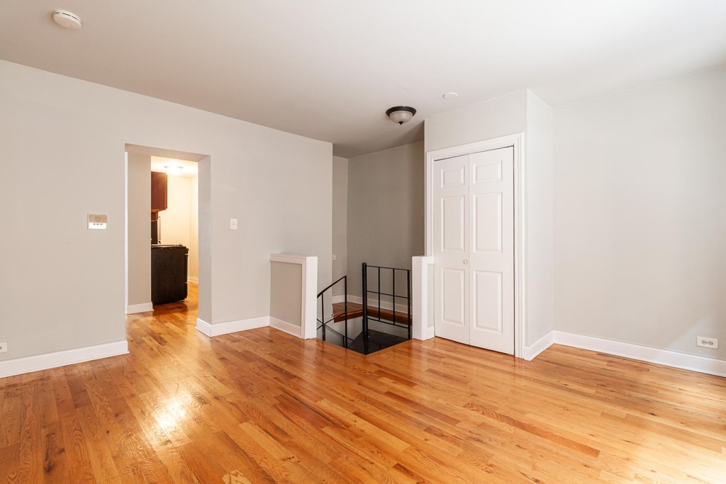 817 West Cornelia Avenue - Photo 2