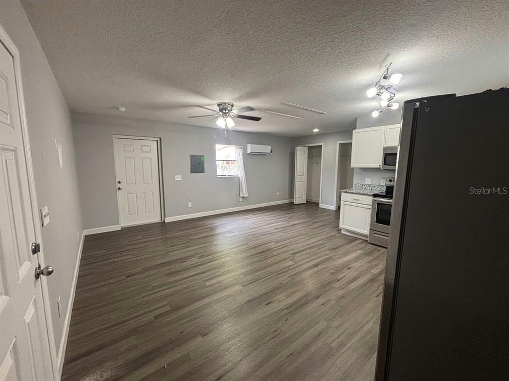 527 Hill Street - Photo 3
