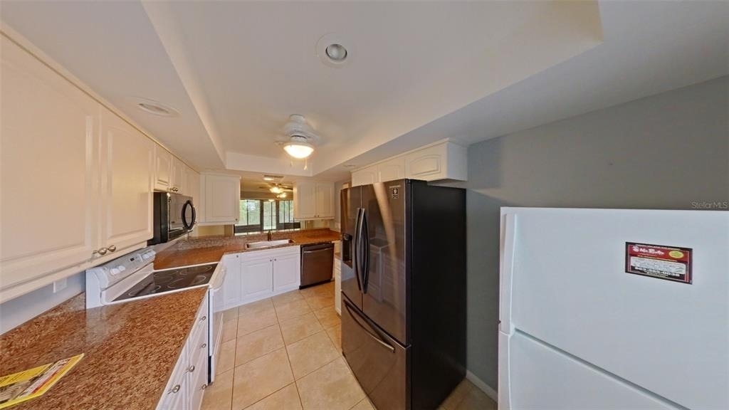 4602 Lafayette Avenue - Photo 2