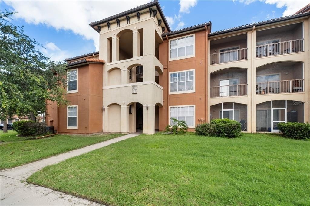 5512 Metrowest Boulevard - Photo 0