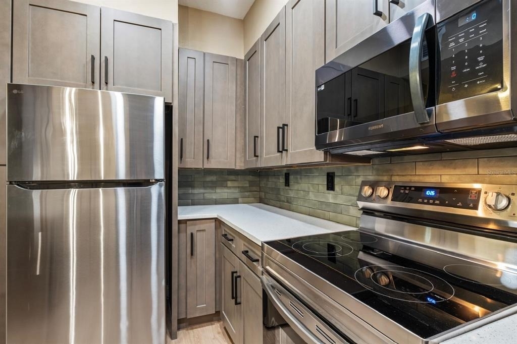 5512 Metrowest Boulevard - Photo 5