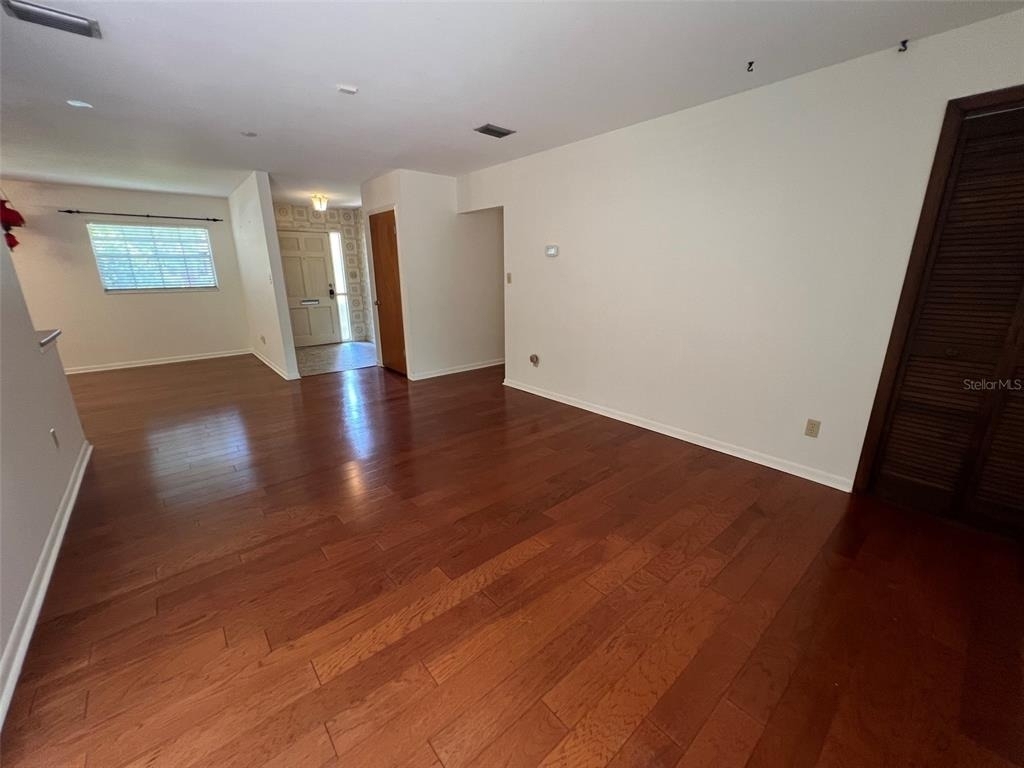 703 Ne 5th Place - Photo 2