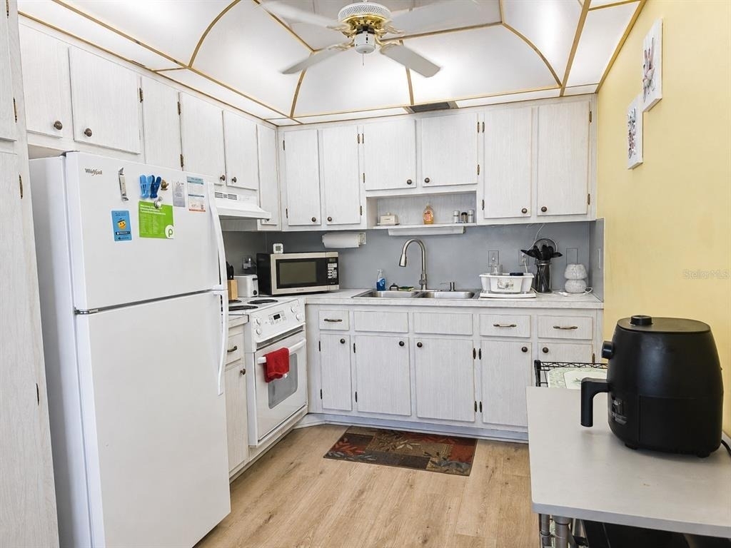 8454 111th Street - Photo 2