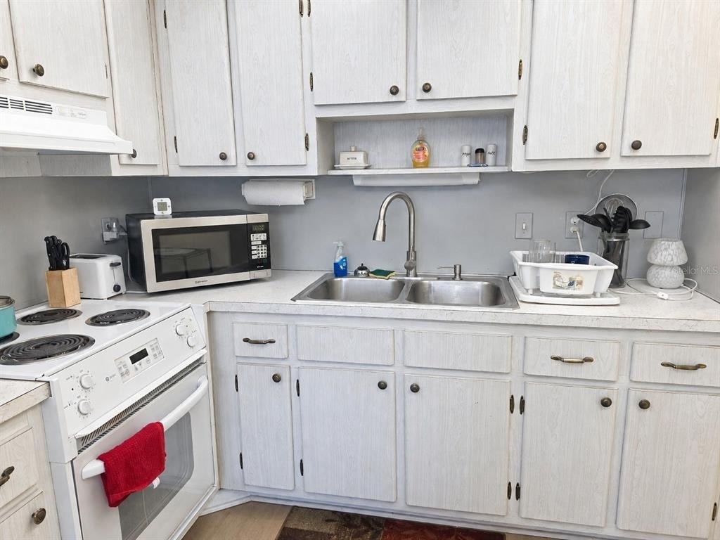 8454 111th Street - Photo 3