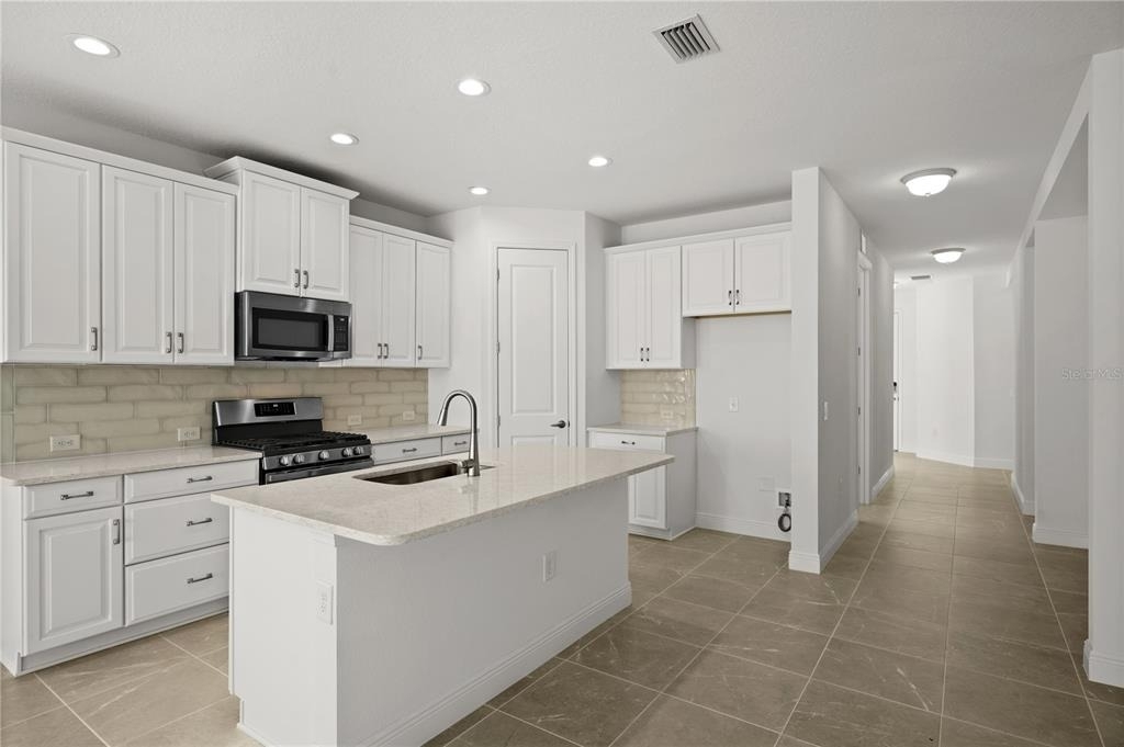 10366 Lake George Avenue - Photo 2