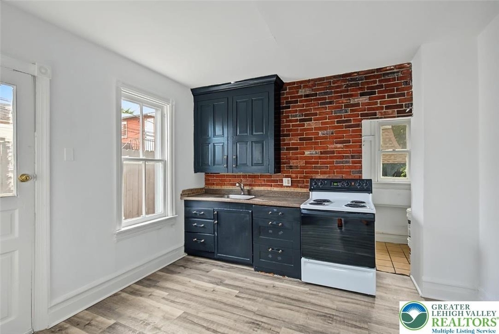 507 N Refwal Street - Photo 5