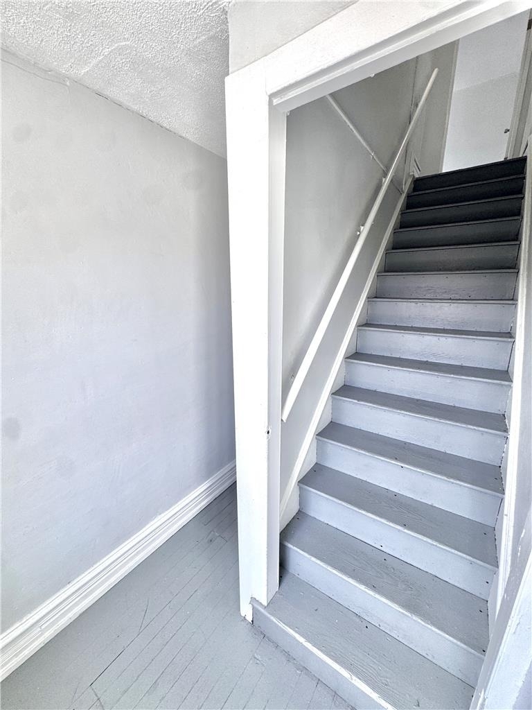 635 W Green Street - Photo 10
