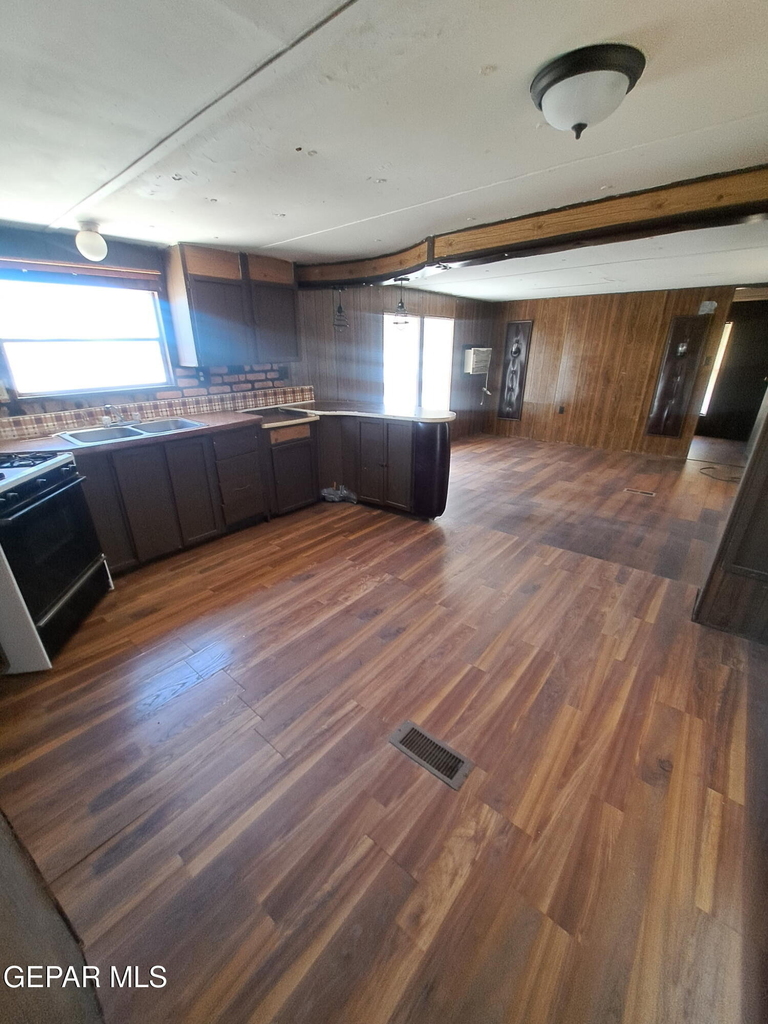 905 Ne Camp Street - Photo 4