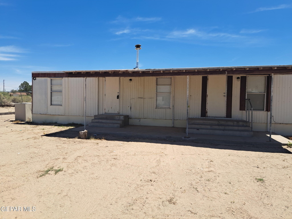 905 Ne Camp Street - Photo 0