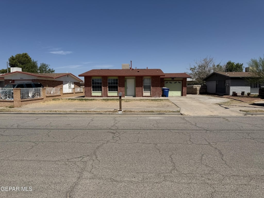 955 Versailles Drive - Photo 1