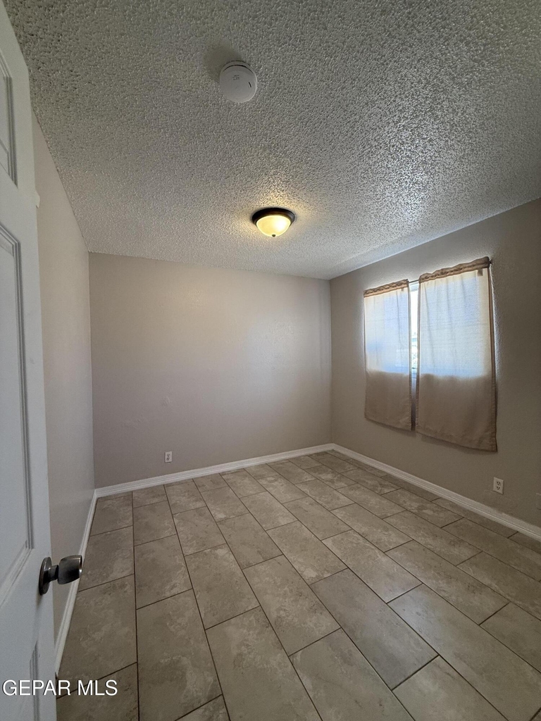 955 Versailles Drive - Photo 27