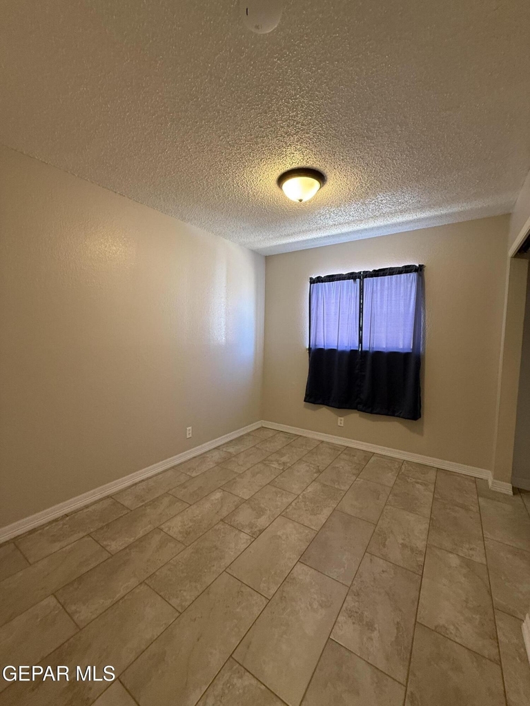 955 Versailles Drive - Photo 20