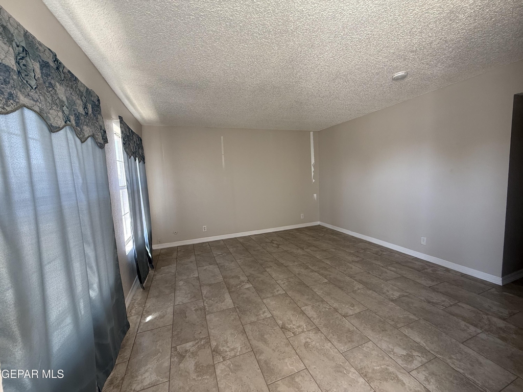 955 Versailles Drive - Photo 5