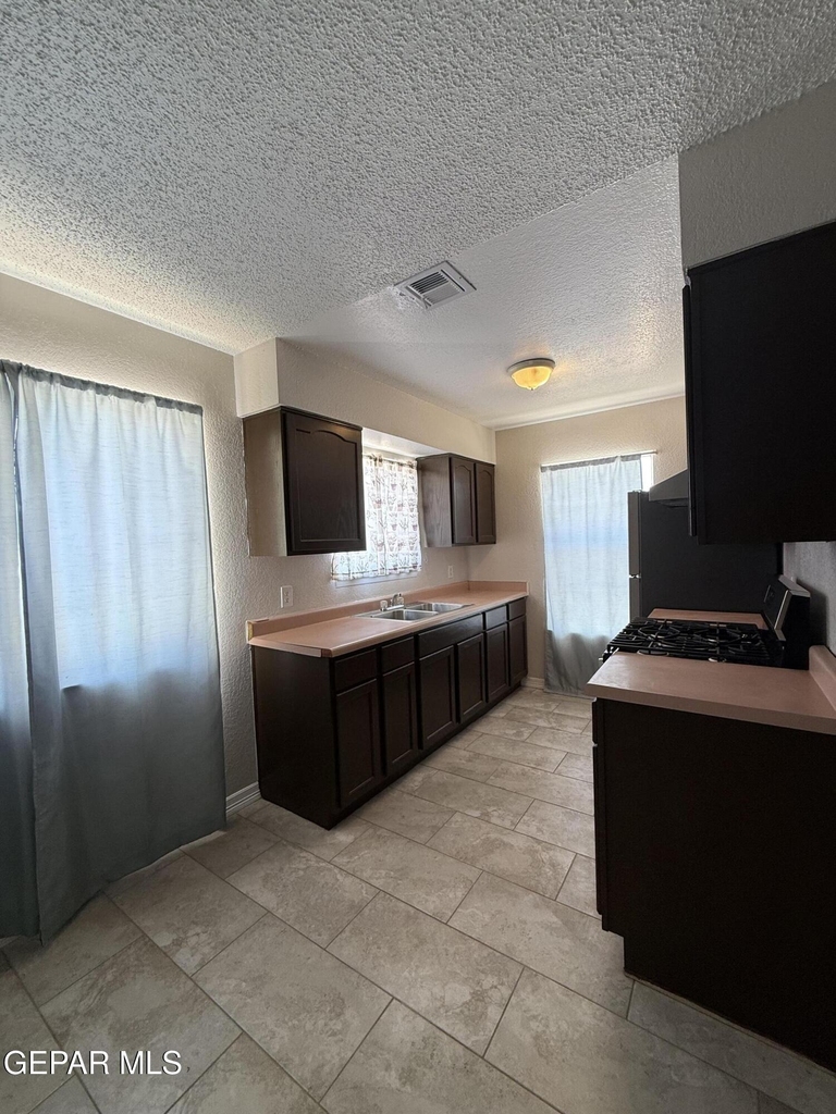 955 Versailles Drive - Photo 38