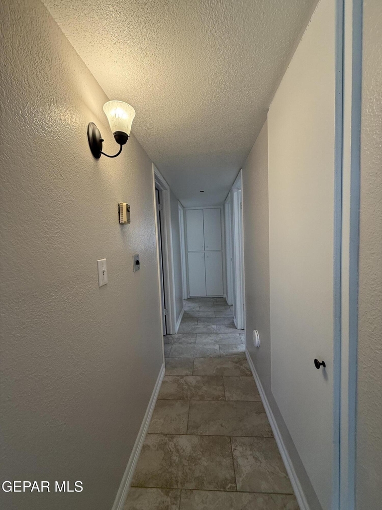 955 Versailles Drive - Photo 37