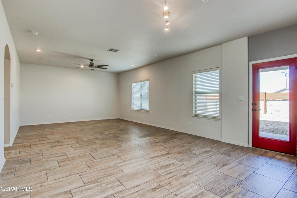 7545 Wolf Creek Drive - Photo 17