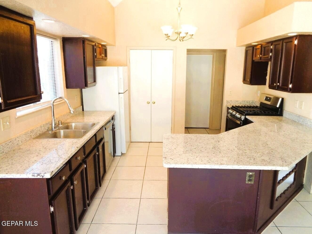 8520 Saratoga Drive - Photo 8