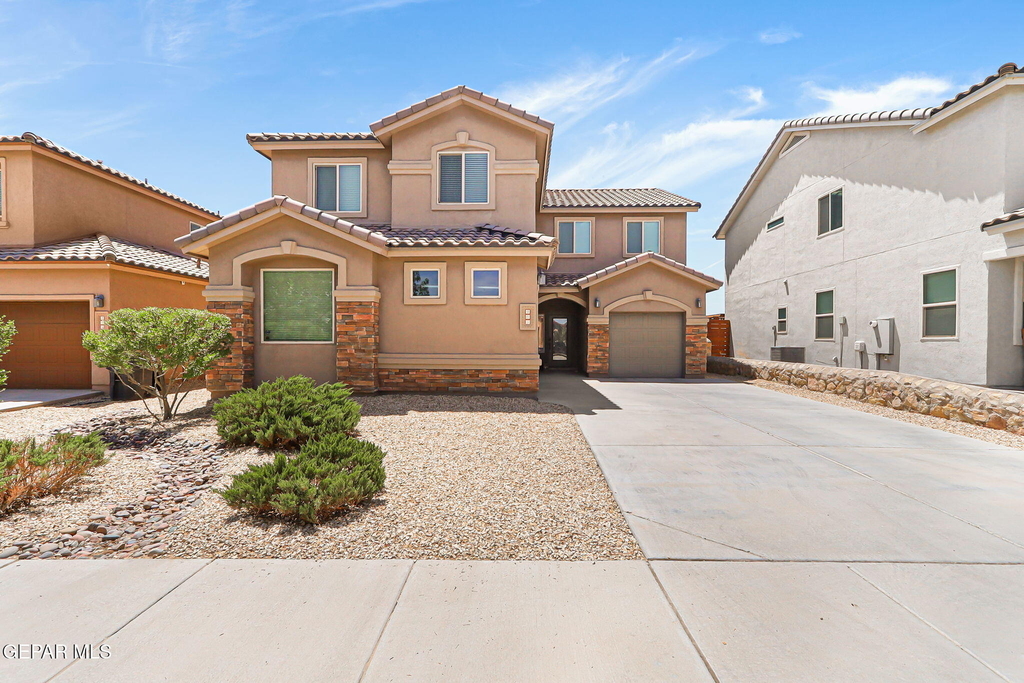 405 Saltford Place - Photo 0