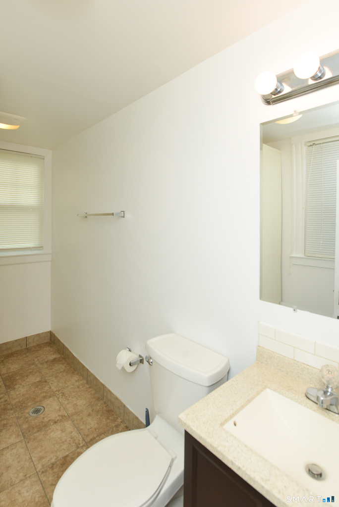 390 Clinton Street - Photo 14