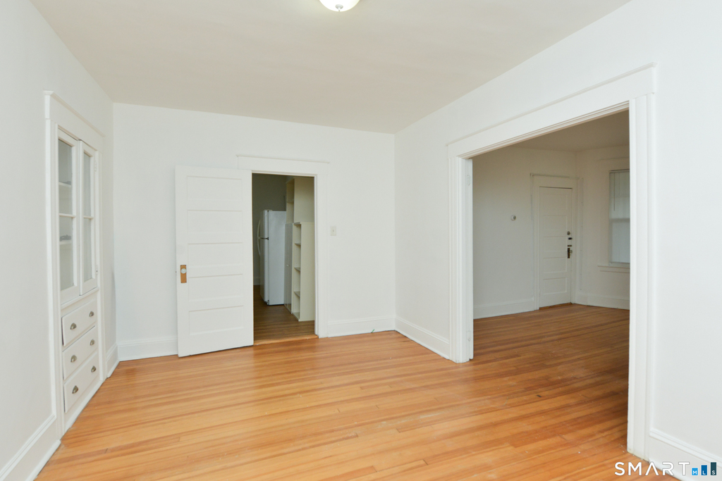 390 Clinton Street - Photo 4