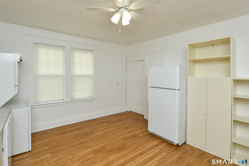 390 Clinton Street - Photo 3
