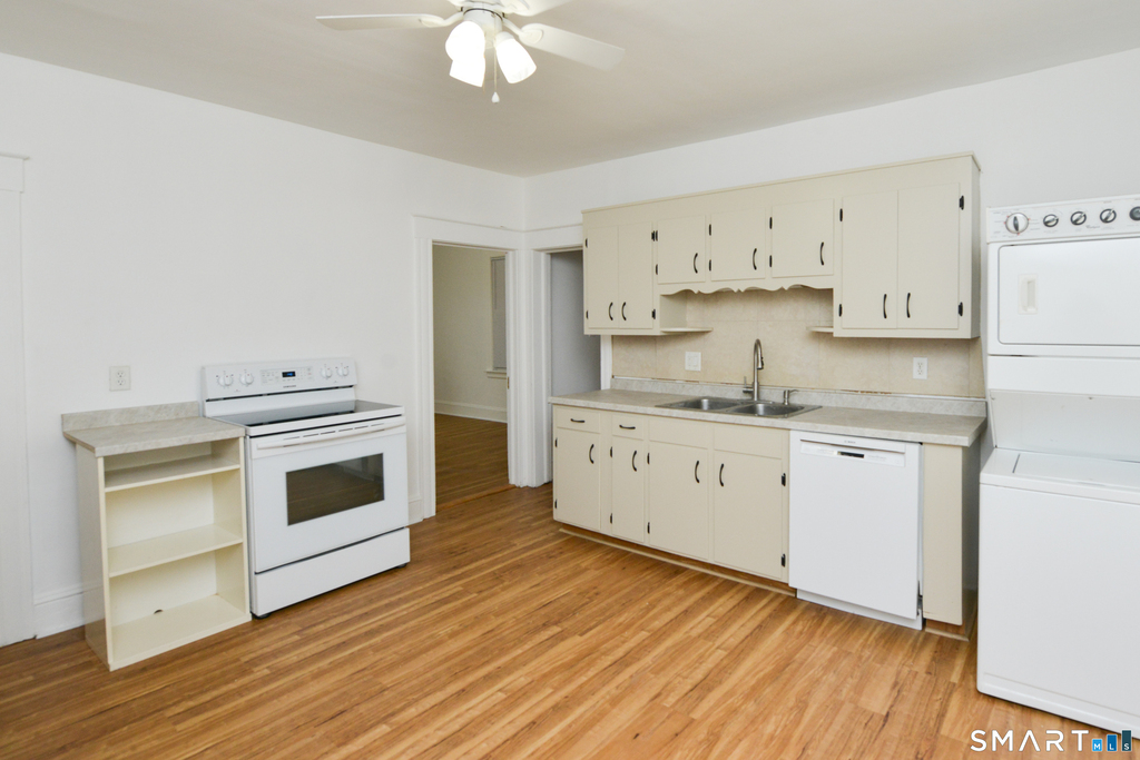 390 Clinton Street - Photo 1
