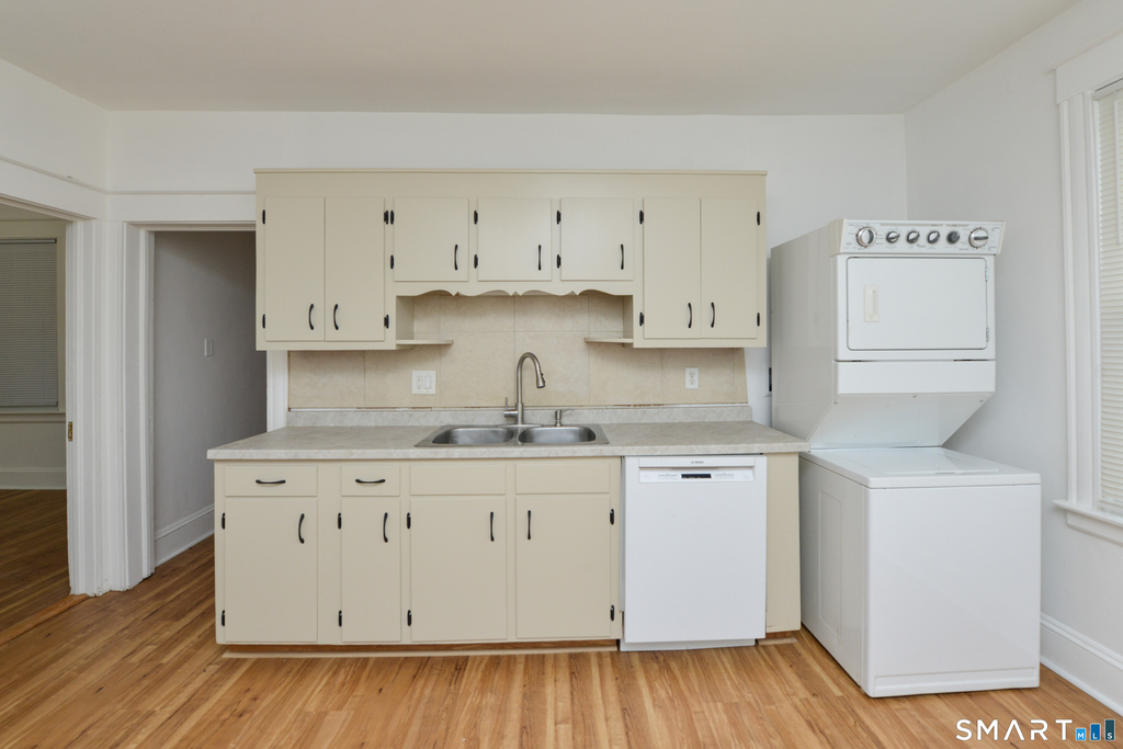 390 Clinton Street - Photo 0
