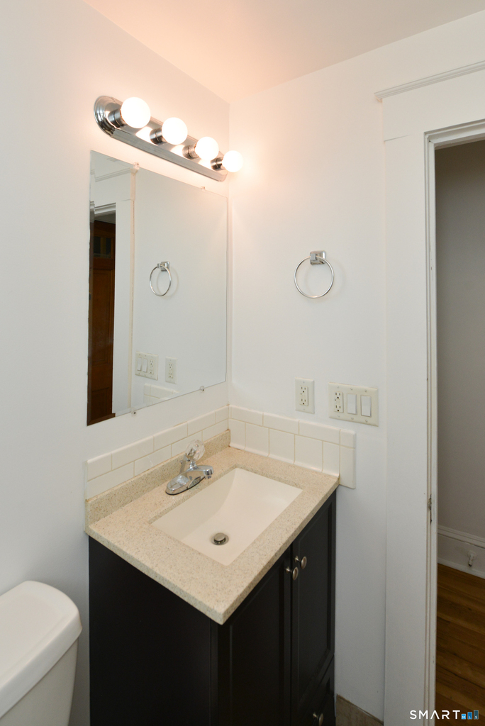 390 Clinton Street - Photo 15