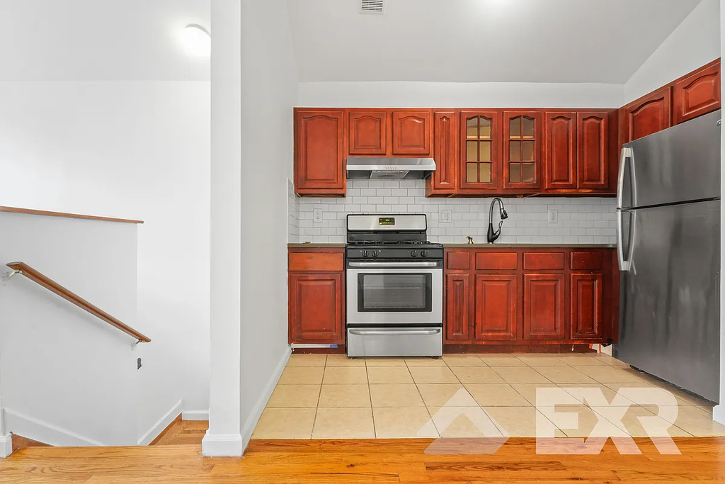 227a Malcolm X Boulevard - Photo 3