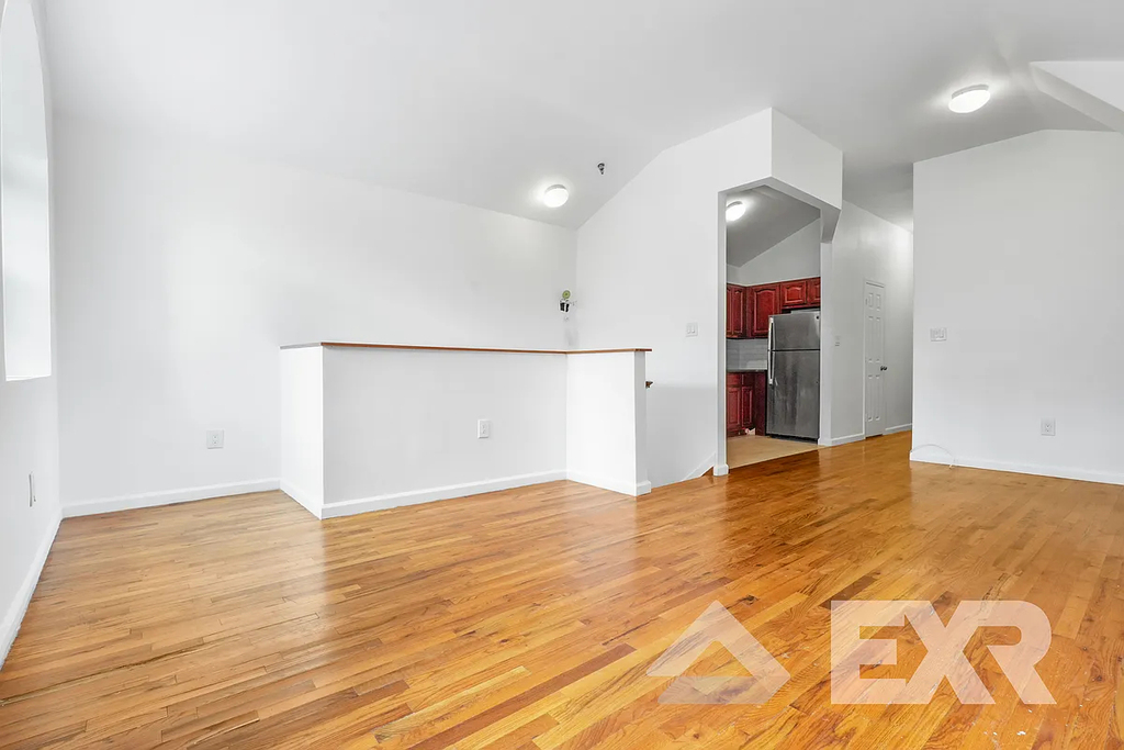 227a Malcolm X Boulevard - Photo 2