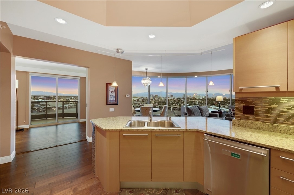 322 Karen Avenue - Photo 4