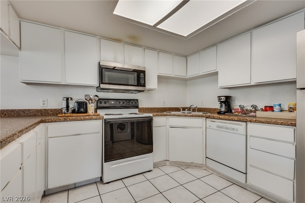 5829 Smoke Ranch Road - Photo 16