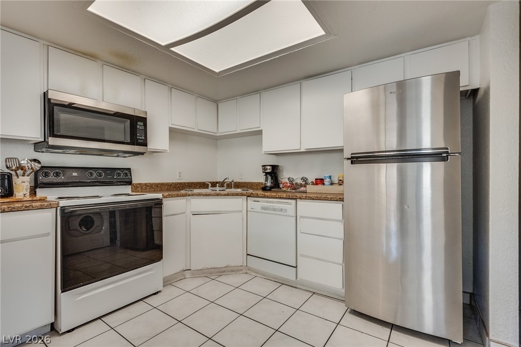 5829 Smoke Ranch Road - Photo 15