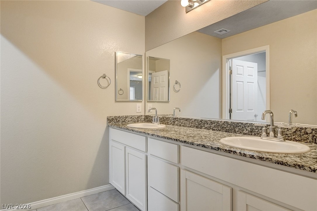 2878 Tremont Avenue - Photo 26