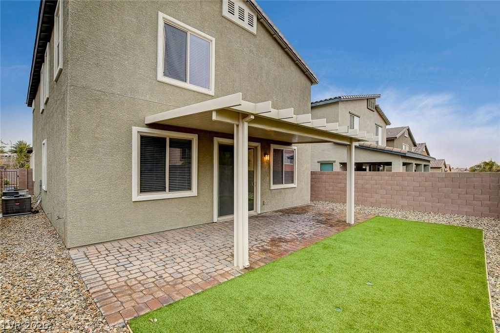 2878 Tremont Avenue - Photo 29