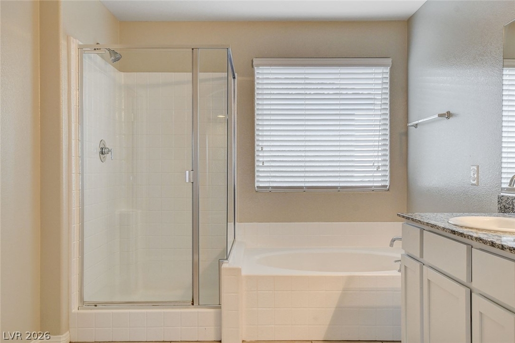 2878 Tremont Avenue - Photo 18