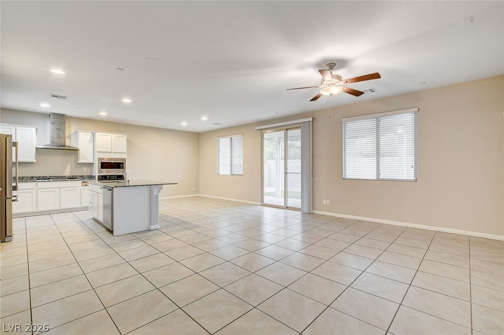 2878 Tremont Avenue - Photo 3