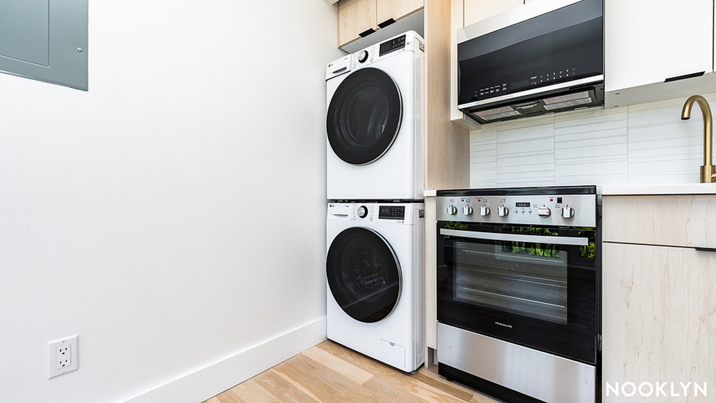 193 graham ave - Photo 4