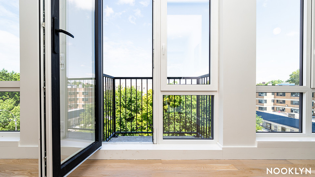 193 graham ave - Photo 13