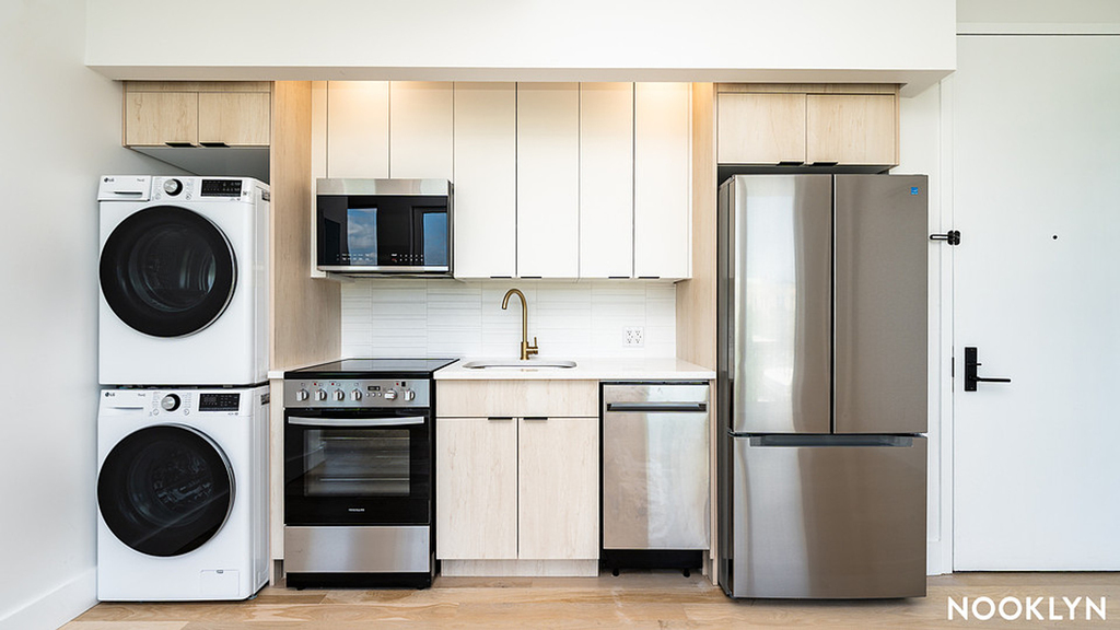193 graham ave - Photo 0